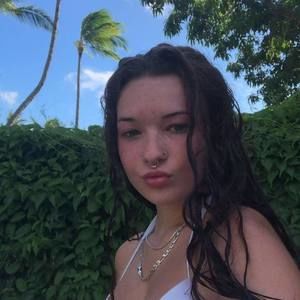 Meet your Posher, Kenzi